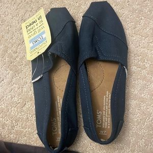 womens Toms shoes. Size 7. Brand New